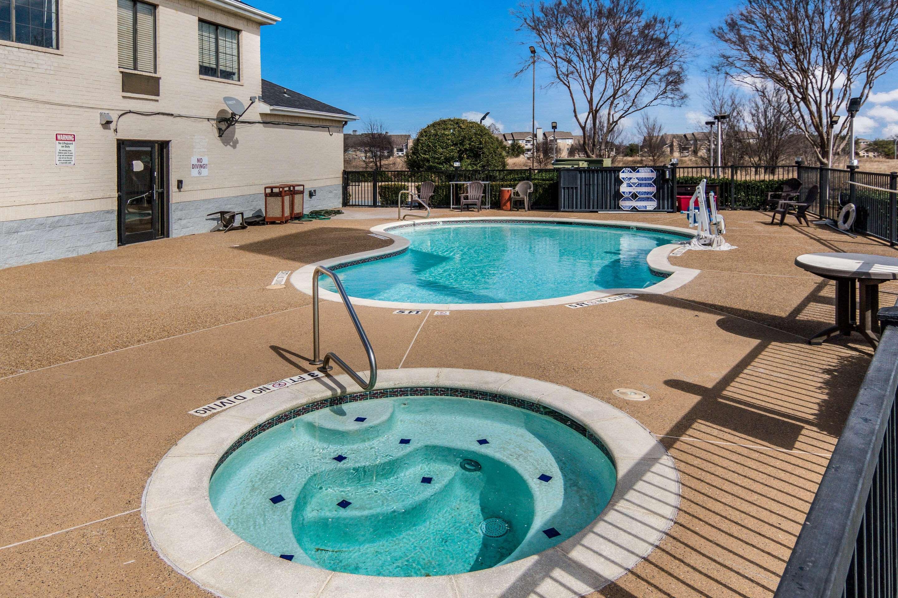 Quality Inn & Suites Fort Worth Exterior foto