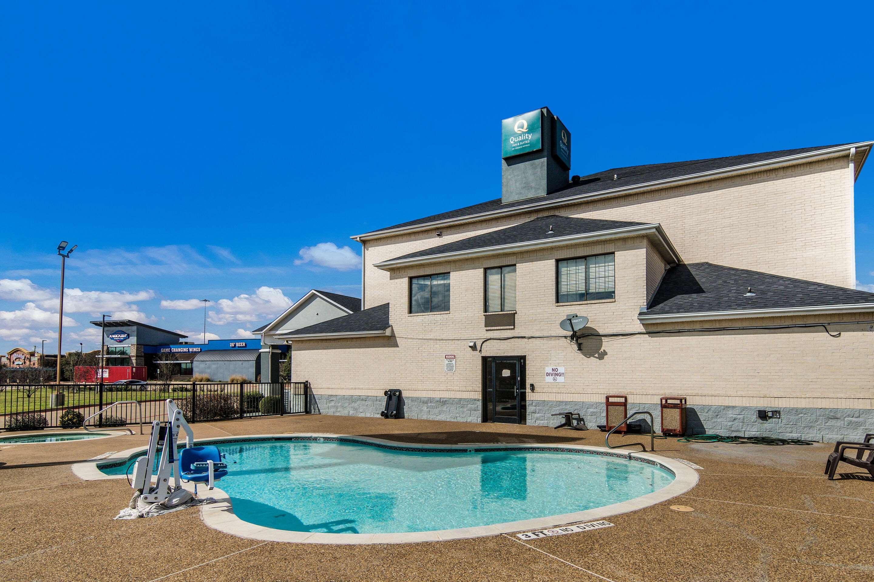 Quality Inn & Suites Fort Worth Exterior foto