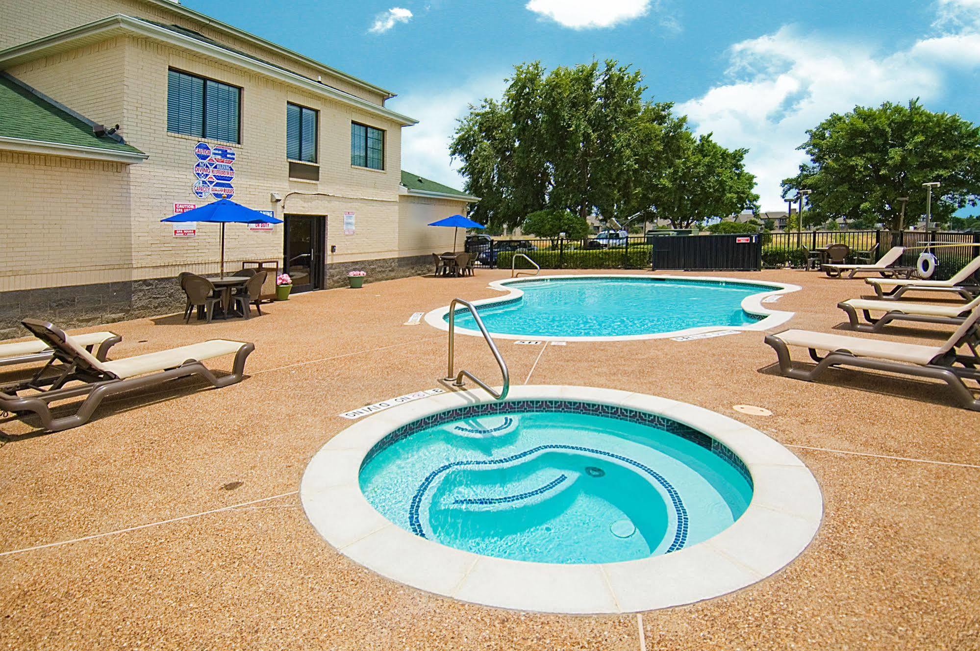 Quality Inn & Suites Fort Worth Exterior foto